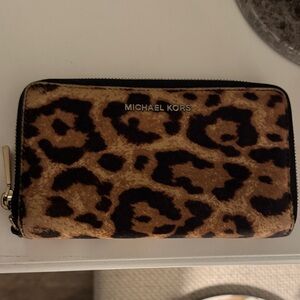 Michael Kors Leopard Print Zip Wallet - Tan & Black